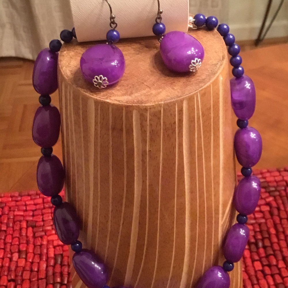 Necklace and earrings set